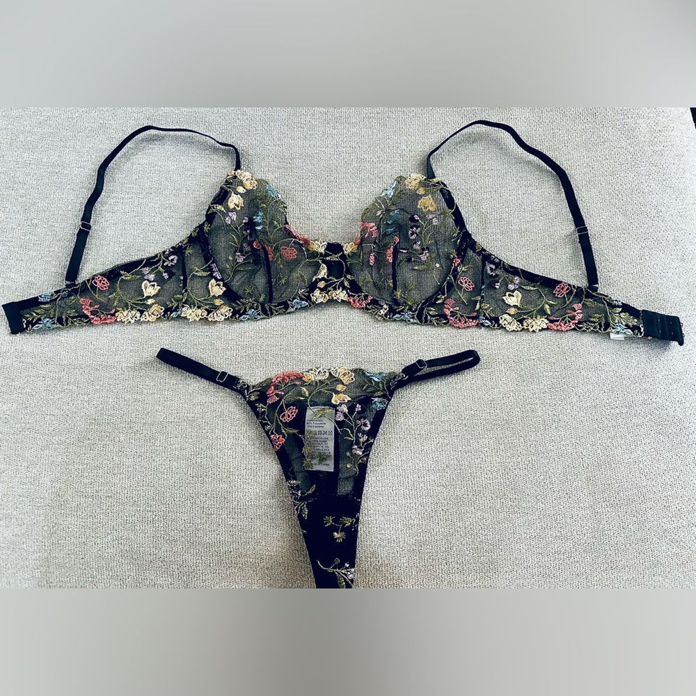 BRAND NEW black lace floral lingerie set underwire bra and thong size small